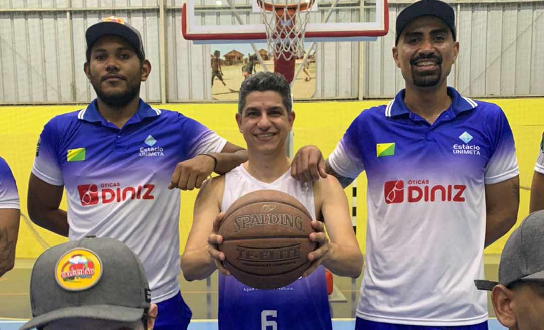 Calegário apoia time de basquete universitário que participa de competição em Brasília