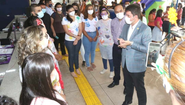 Gladson participa de abertura da Semana da Criança no Centro Especializado em Reabilitação