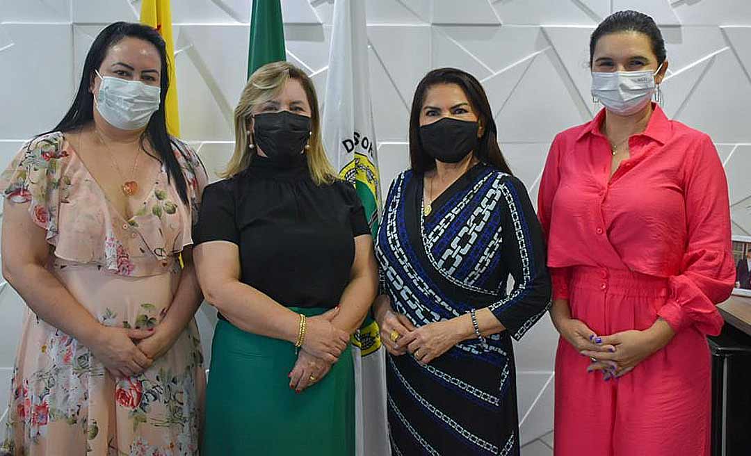 Antonia Sales visita Defensoria Pública e reafirma apoio a instituição