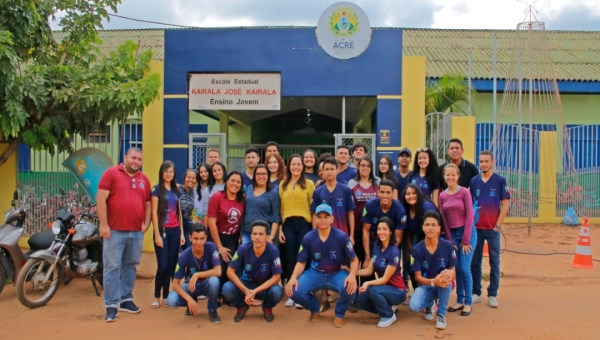 Dia do Professor: Mailza viabiliza mais de R$ 19 milhões para a Educação no Acre e parabeniza educadores