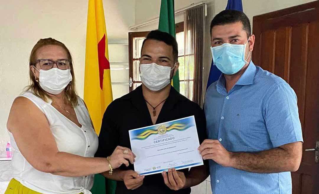 No Juruá, Nicolau Júnior participa de certificação de gestores escolares