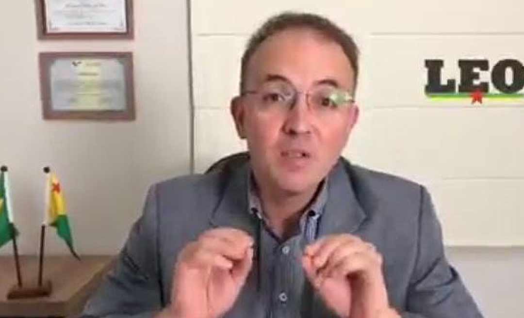 Após Bittar dizer que "clima do planeta quem muda é Deus", Léo de Brito diz: "Logo ele que se acha um verdadeiro deus, sequer pisa no chão"