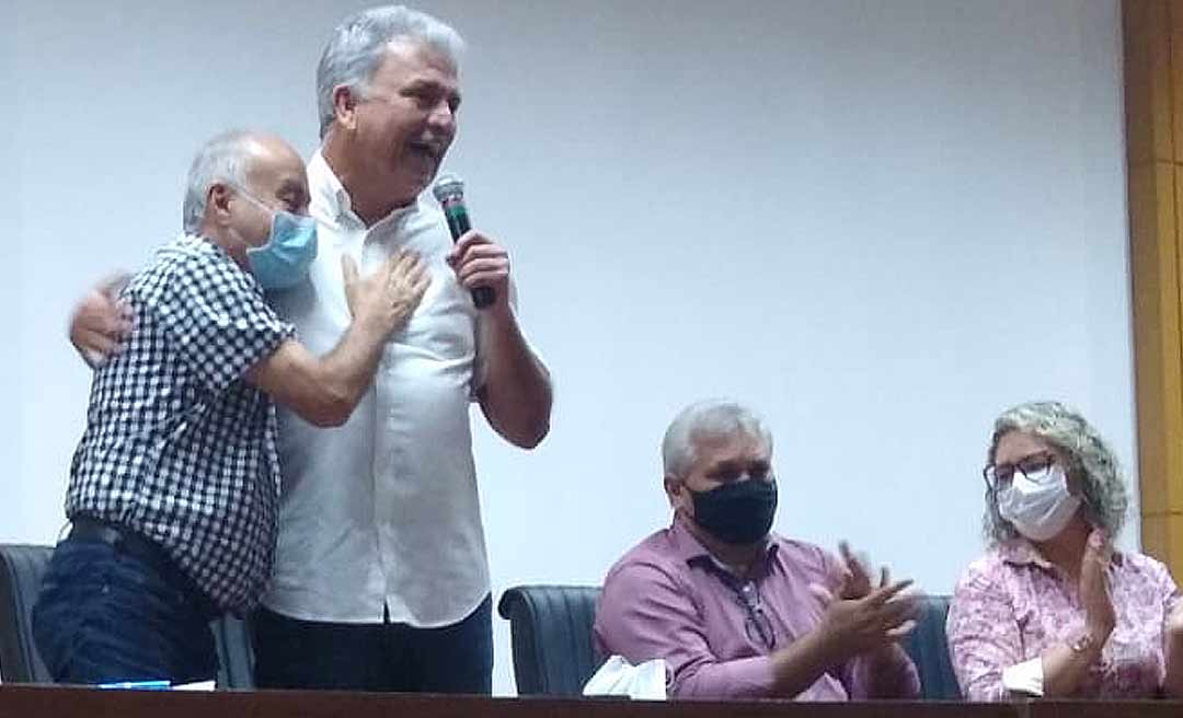 "O Boca tem apanhado muito", diz Petecão, que elogia prefeito de Rio Branco