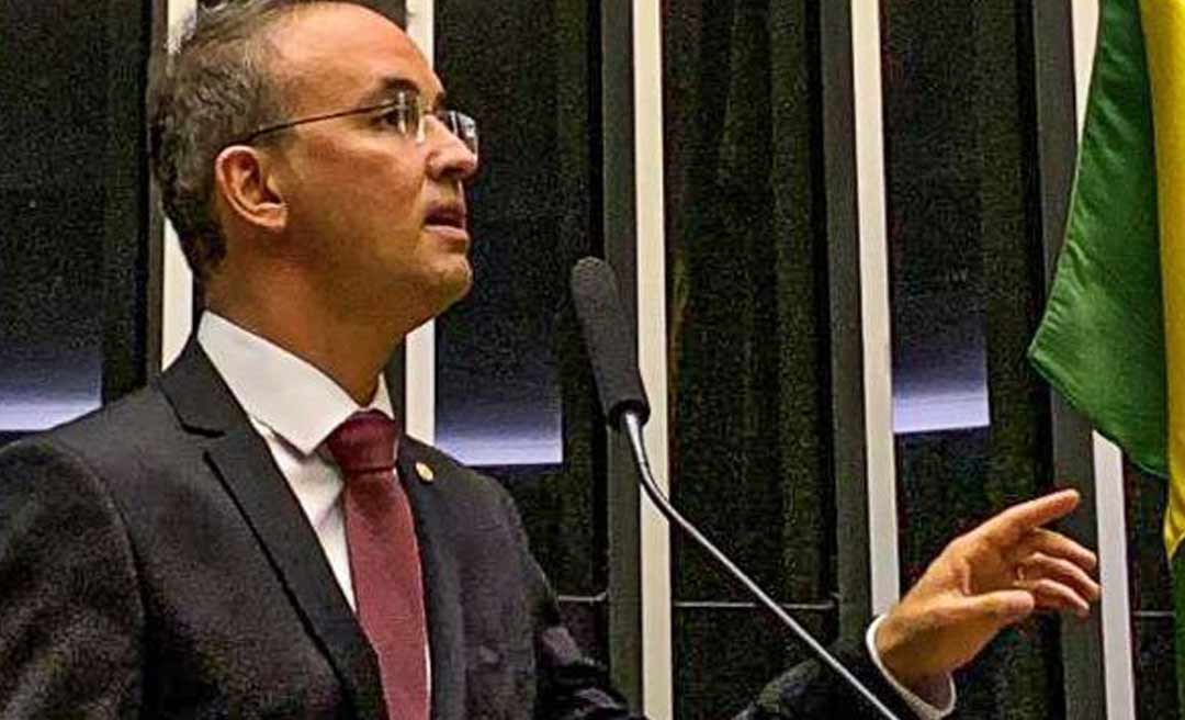 Leo de Brito apresenta projeto para que seja implantado sistema de vídeo em viaturas e fardas da Segurança Pública