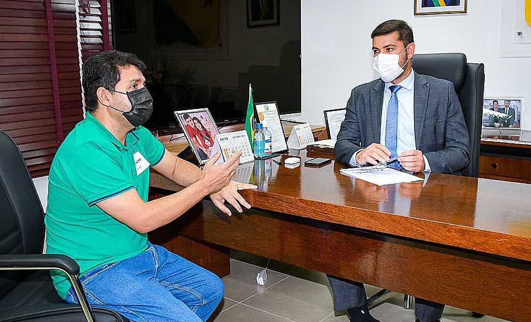 Governo anuncia licença ambiental para aberturas de estradas em Feijó e Porto Walter