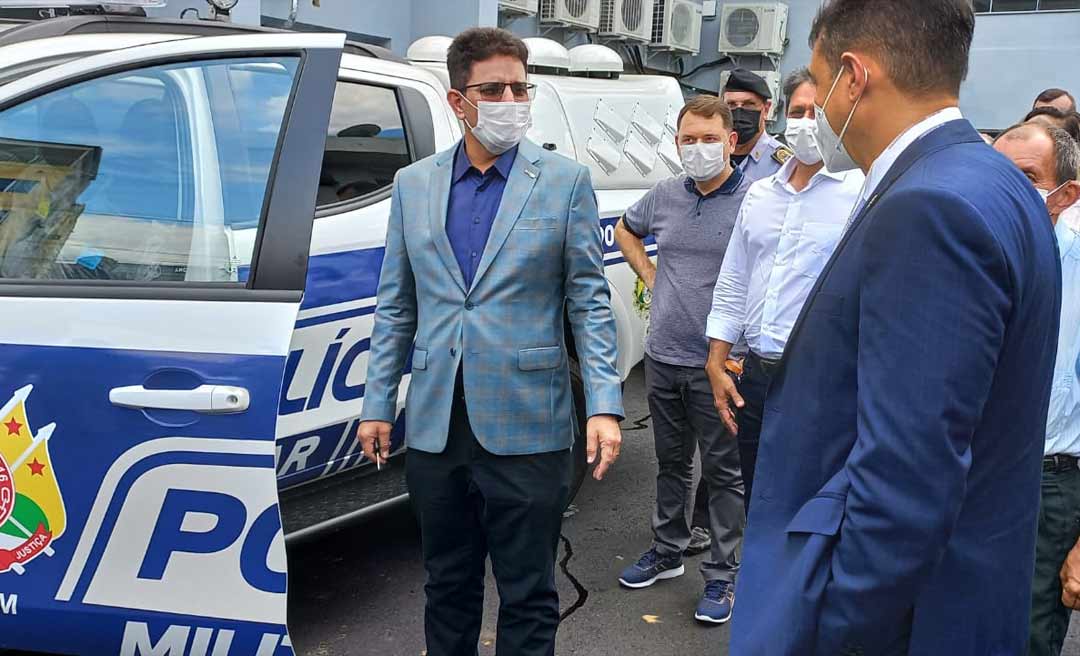Em encontro sobre segurança na fronteira, Gladson entrega novas viaturas e reforça: “Temos muito o que fazer”
