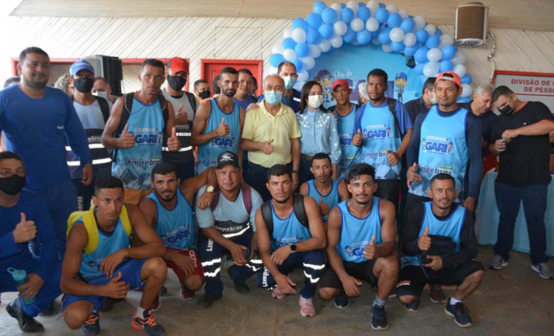 Sete meses após acionar polícia contra garis, Bocalom promove festa para comemorar dia da categoria