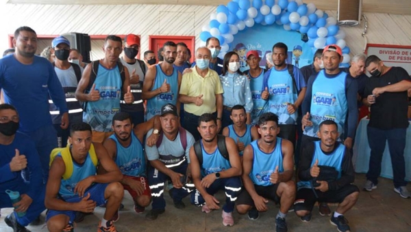 Sete meses após acionar polícia contra garis, Bocalom promove festa para comemorar dia da categoria