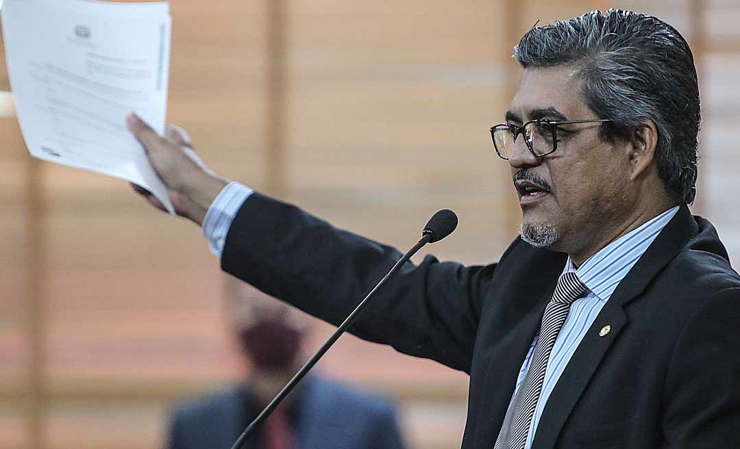 Edvaldo Magalhães sai em defesa da maternidade de Tarauacá e da ponte de Rodrigues Alves