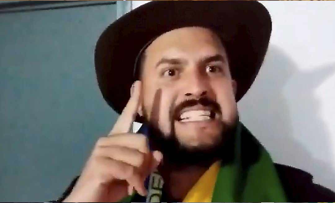 Após quase dois meses foragido no exterior, Zé Trovão volta ao Brasil e se entrega à PF