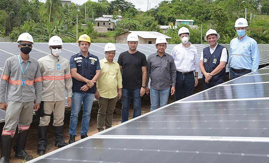 Presidente da Aleac acompanha inauguração da usina de energia solar na Vila Restauração