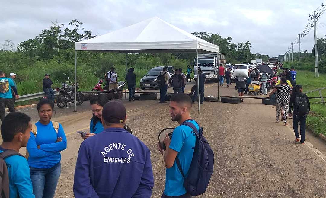 Bloqueio da BR-364 no Juruá já dura 24 horas; manifestantes querem construção de ponte