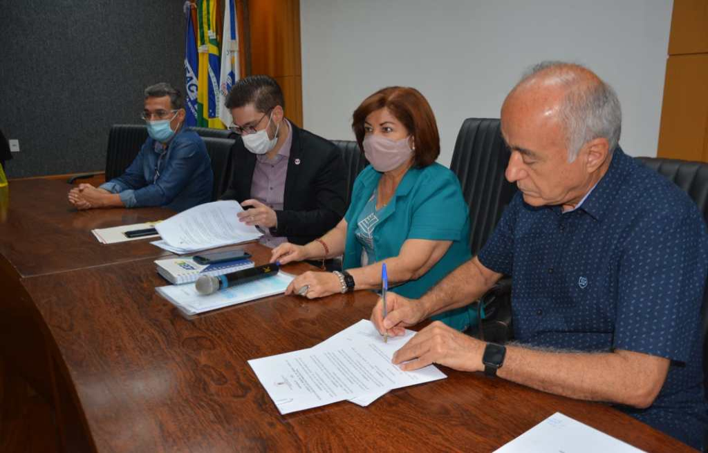 Vereadores autorizam viagem de Bocalom e Normando Sales à Europa; Emerson Jarude e Michelle Melo votaram contra