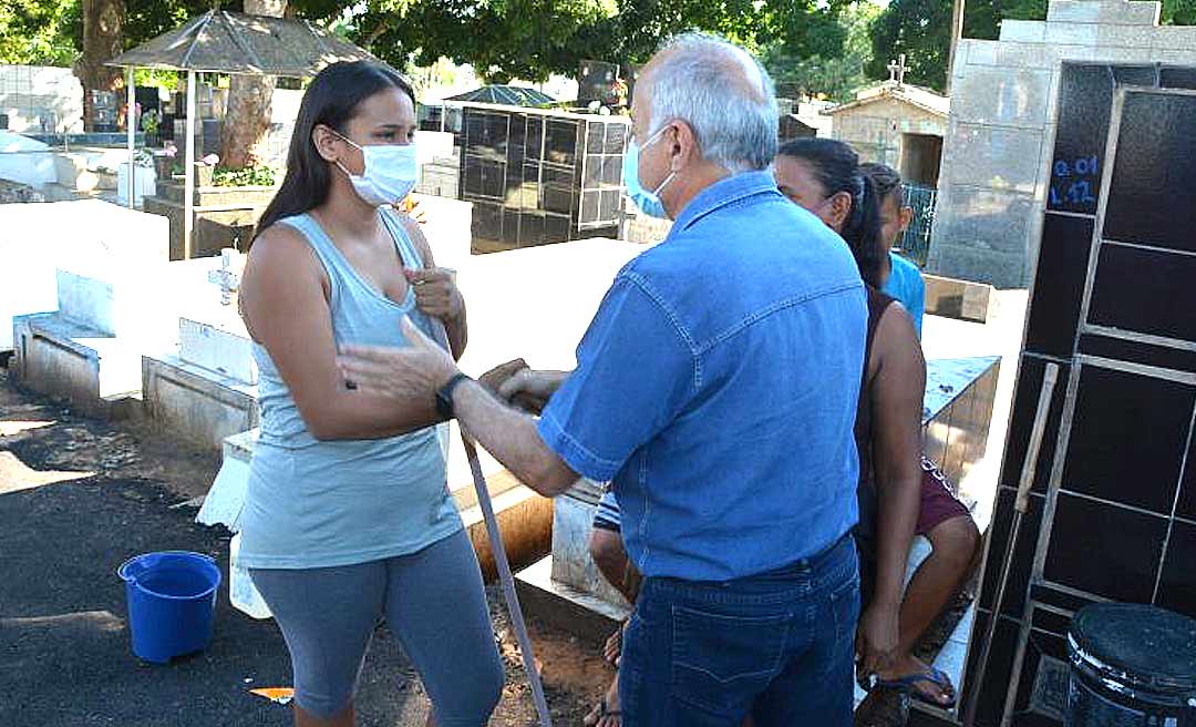Em visita aos cemitérios, Bocalom promete transformar Rio Branco na cidade mais limpa da Amazônia
