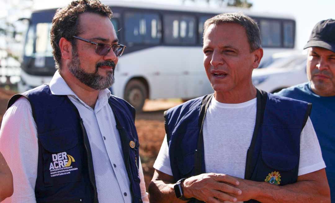 Senador Márcio Bittar e Petrônio Antunes do Deracre visitam obras de Gladson no Alto Acre