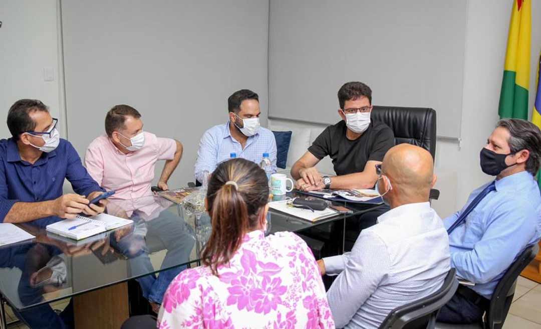 Cameli reúne parte do primeiro escalão, anuncia convocação de cadastros e diz que João Paulo volta ao cargo nesta quarta