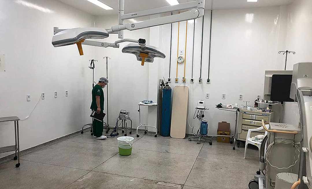 PS tem pacientes nos corredores após empresa suspender atendimento ortopédico