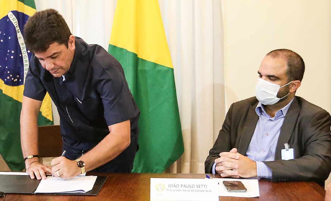 Gladson desfaz ato de Rocha e reconduz João Paulo Setti ao comando da PGE