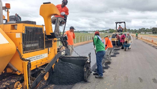 Governo do Acre inicia pavimentação asfáltica da AC-405 em Cruzeiro do Sul