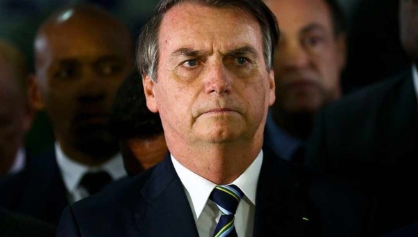 Em Dubai, Bolsonaro diz: “Amazônia, por ser uma floresta úmida, não pega fogo”