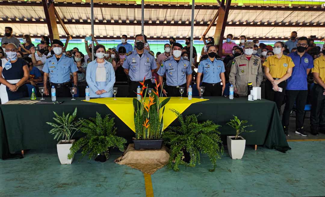 Colégio Militar Tiradentes realiza solenidade de juramento à bandeira