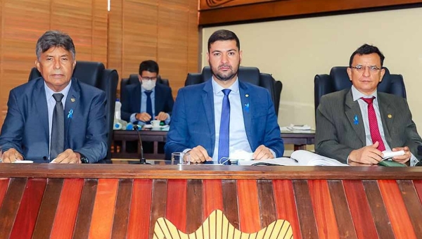 Nicolau Júnior anuncia antecipação do 13º salário dos servidores da ALEAC