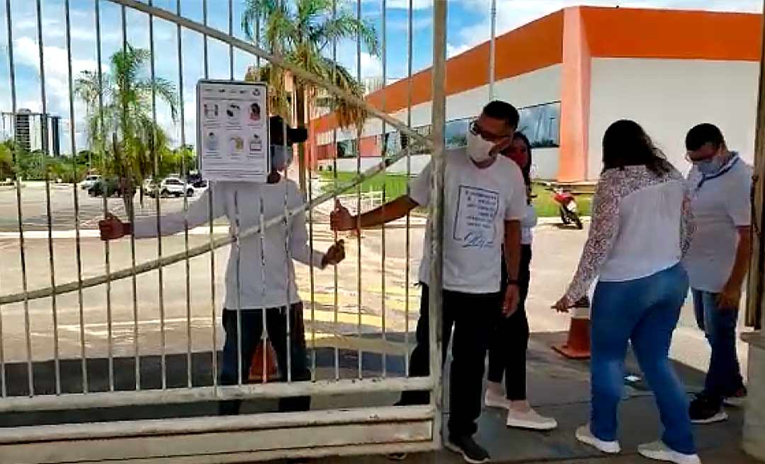 Portões são fechados e restam apenas 30 minutos para o início das provas do Enem