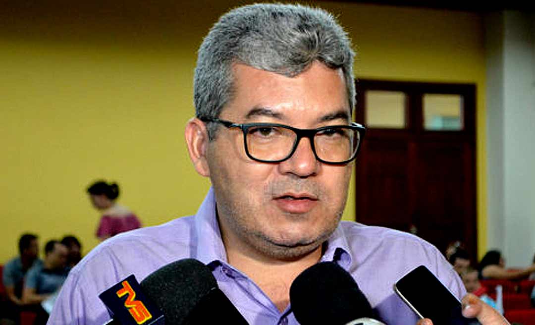 Ex-secretário Mauro Sérgio e Denise dos Santos são condenados por superfaturamento na compra de livros