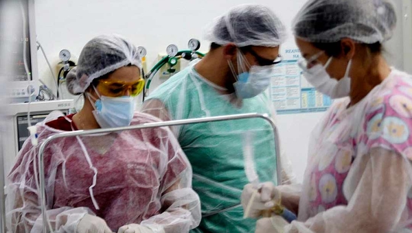 Médicos que prestam serviços para o governo do Acre param nesta quinta-feira