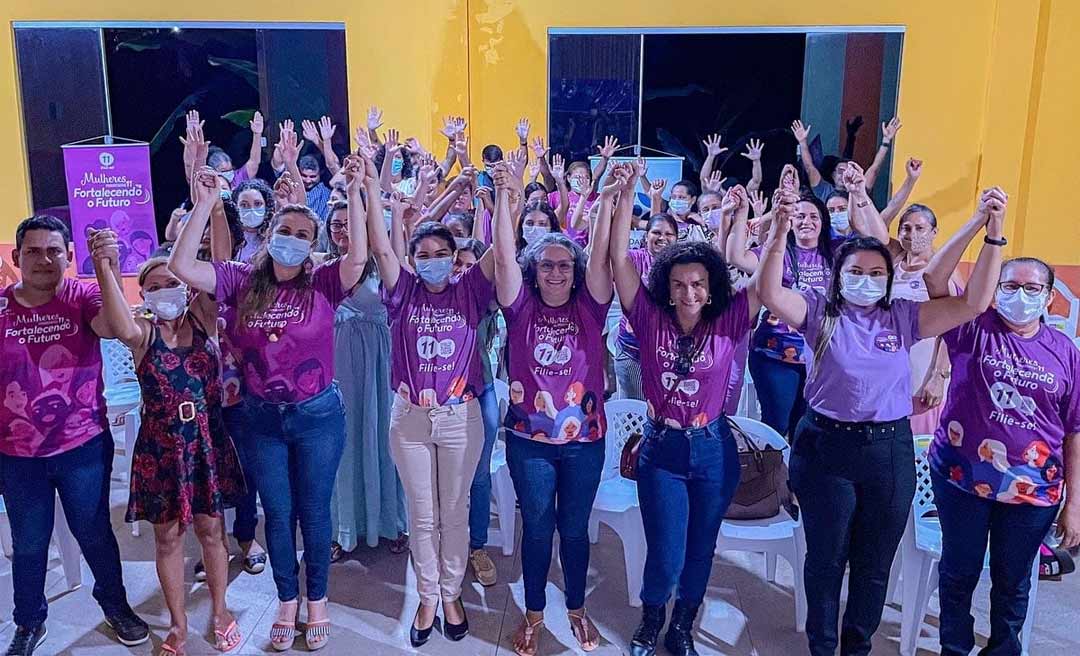 "Não cabe mais à mulher a submissão", destaca Silene Siqueira durante ato do Mulheres Progressistas em Mâncio Lima