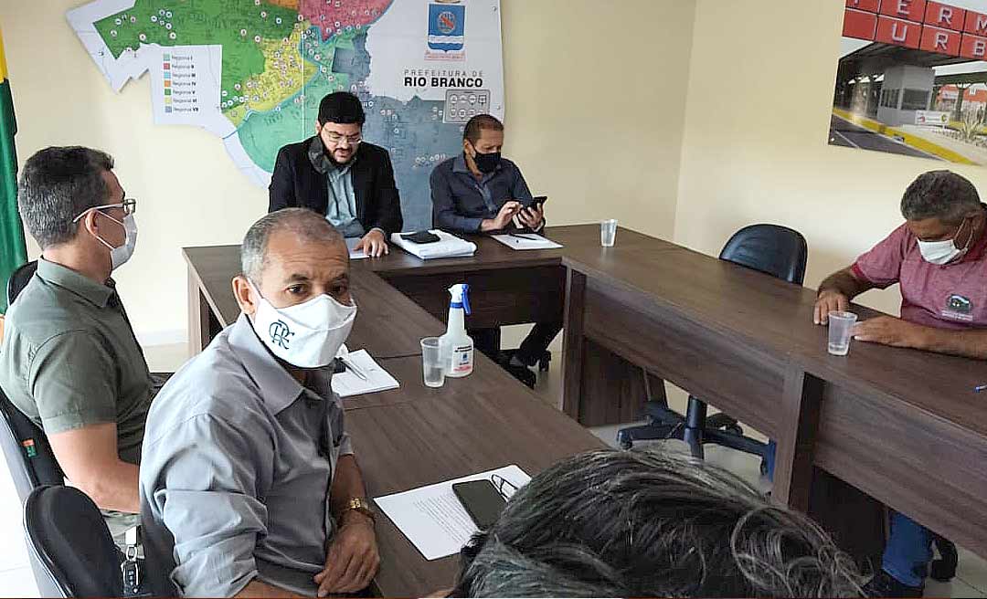 Diretoria do Sinproacre participa de reunião na Prefeitura de Rio Branco para definir pagamento do abono do FUNDEB