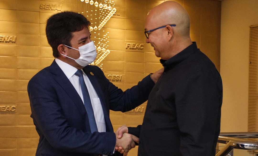 “Dá para preservar com geração de emprego com sustentabilidade”, diz Gladson em encontro na Fieac