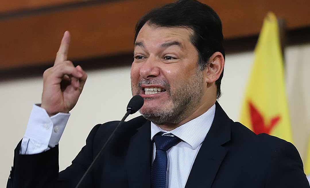 Duarte detona “Papai Noel Gay” aprovado pela FGB, chama projeto de “atrocidade” e cita “erotização infantil”