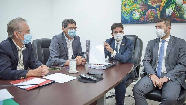 No TCE, Gladson apresenta plano de abono do Fundeb e pede celeridade em análise de consultas sobre adicionais da Segurança