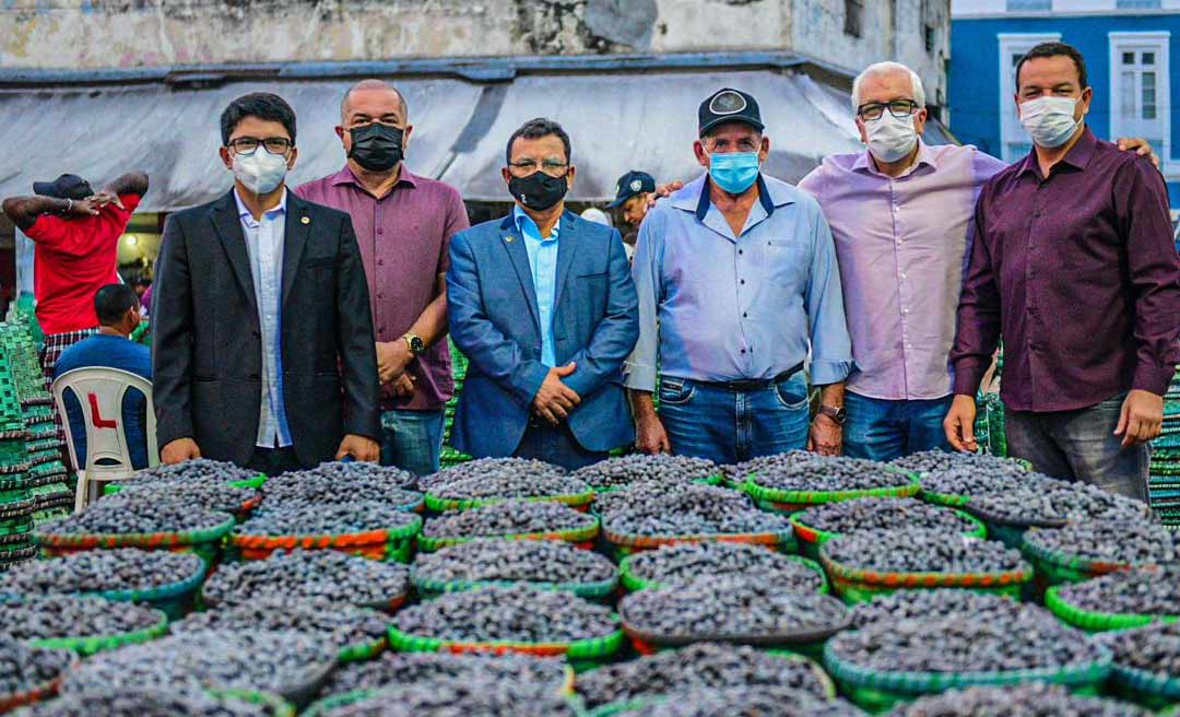 Jenilson Leite visita Mercado Ver-o-Peso, importante centro de venda do açaí do Pará