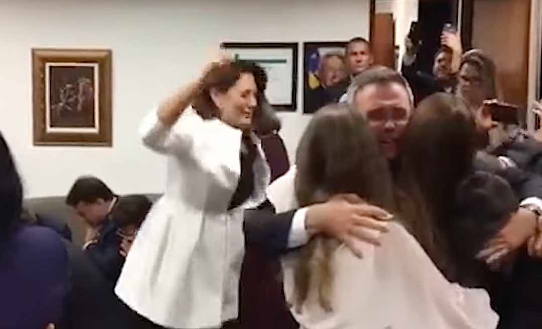 Em vídeo, Michelle Bolsonaro chora e ora após aprovação de Mendonça