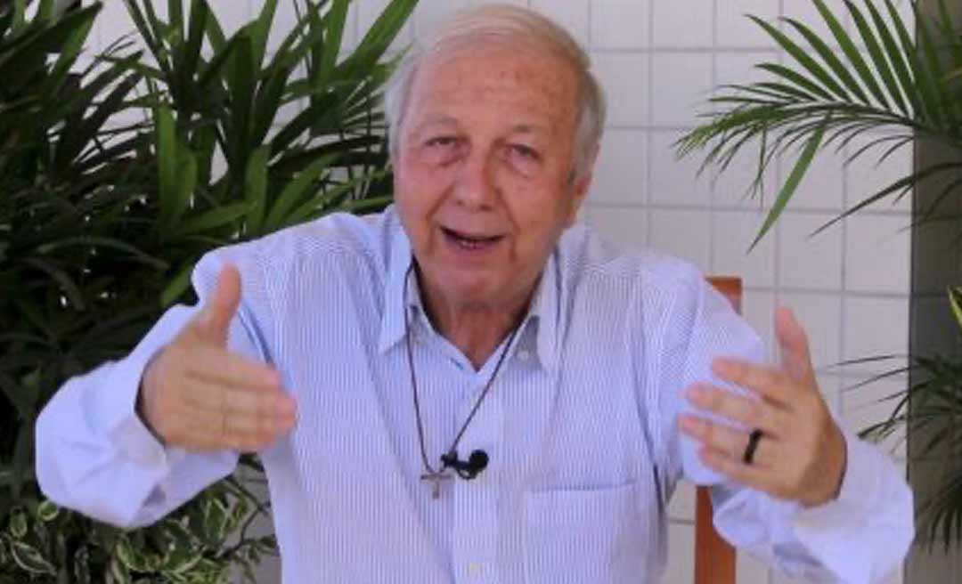 Perguntado sobre Papai Noel Gay, padre responde: “Nunca gostei de nenhum Papai Noel”