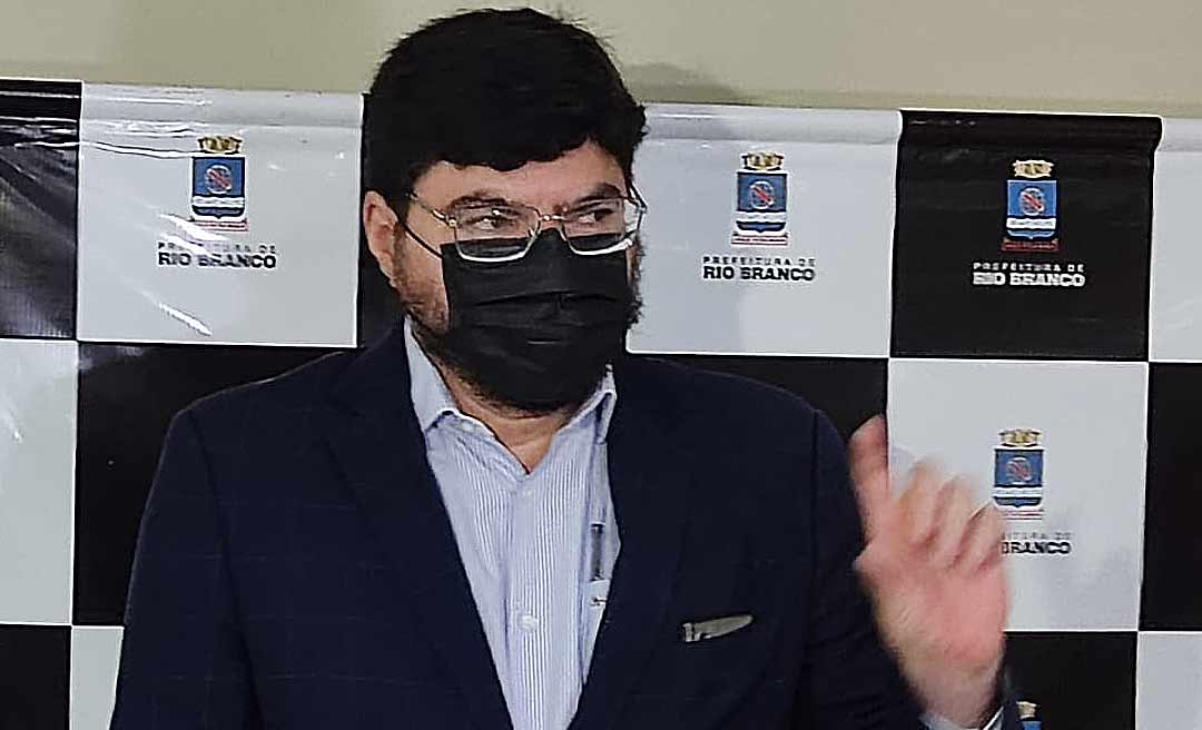 Secretário municipal de Gestão promete cortar ponto de médicos e diz que acordo só em fevereiro