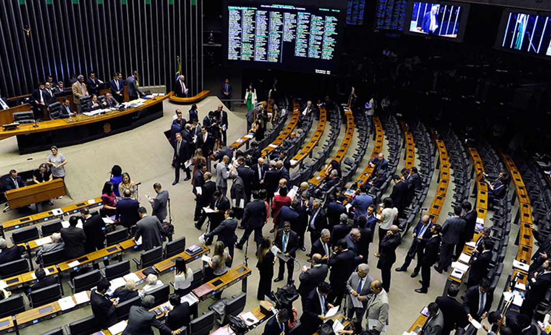 Congresso quer ampliar emendas e fundão e avalia cortes na Previdência e em ministérios