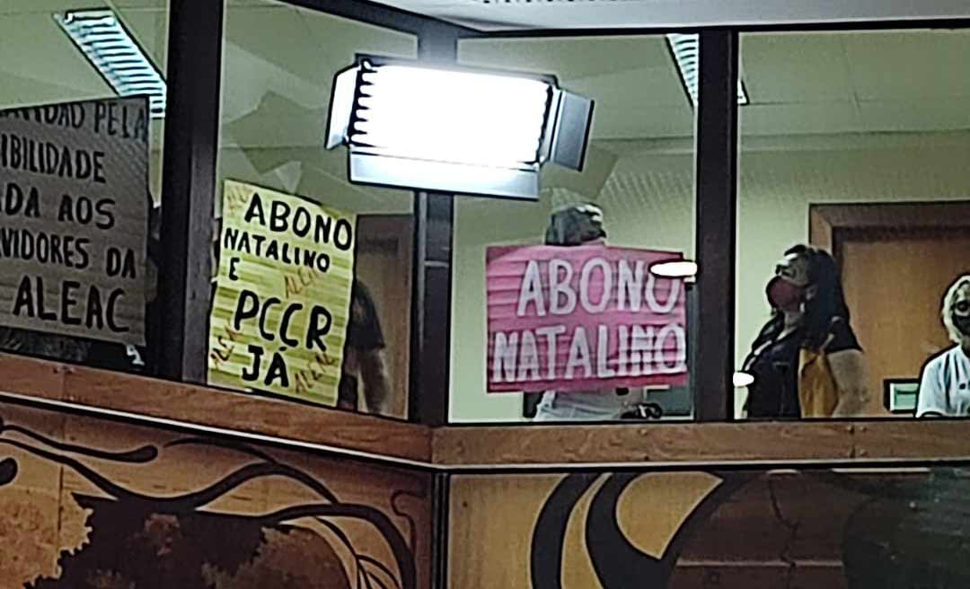 Servidores da Aleac voltam a protestar pelo Abono de Natal