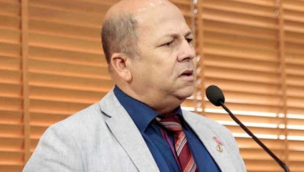 Deputado petista confessa sobre eleição de Gladson: “pensei: vai melhorar”