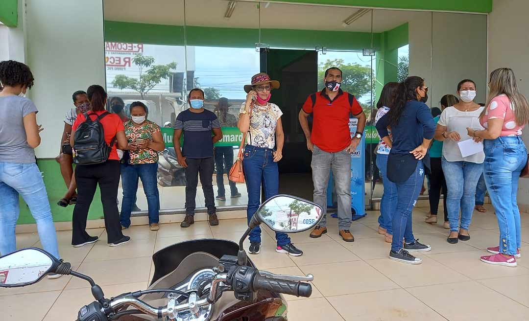 Professores acampam na Prefeitura de Senador Guiomard contra abono do Fundeb