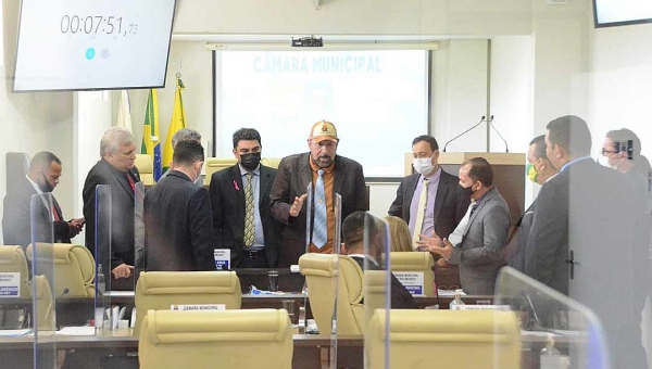 Vereadores avaliam derrubar vetos de Bocalom às emendas do Plano Plurianual