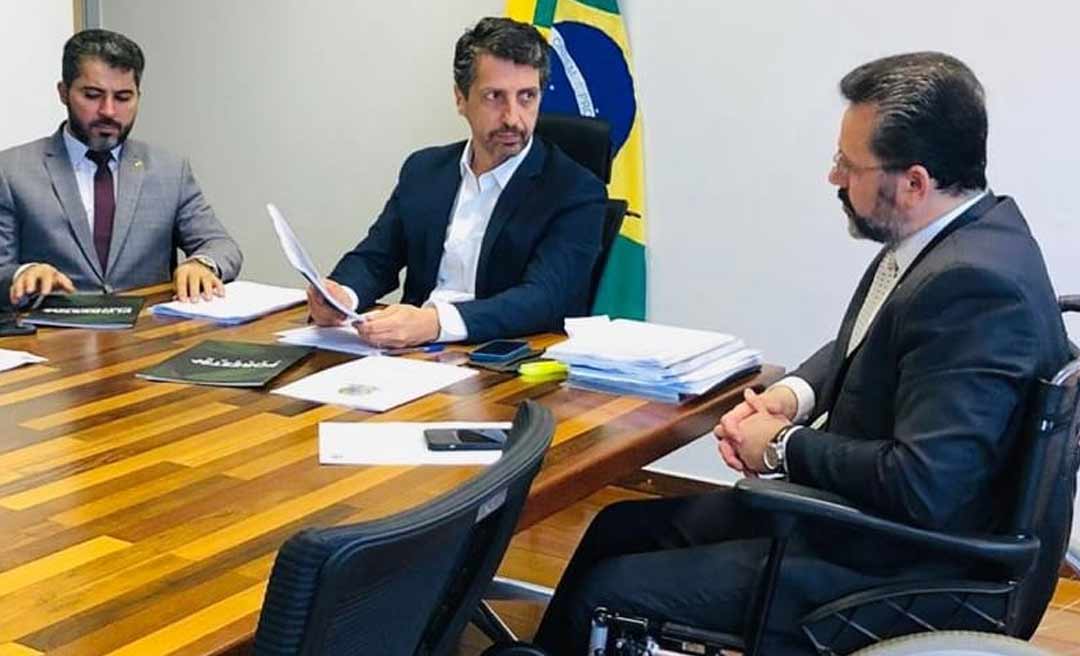 Alan Rick leva denúncia de moradores da RESEX Cazumbá-Iracema ao ministro do Meio Ambiente