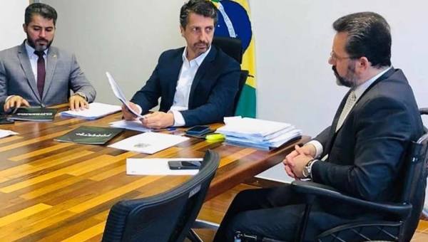 Alan Rick leva denúncia de moradores da RESEX Cazumbá-Iracema ao ministro do Meio Ambiente