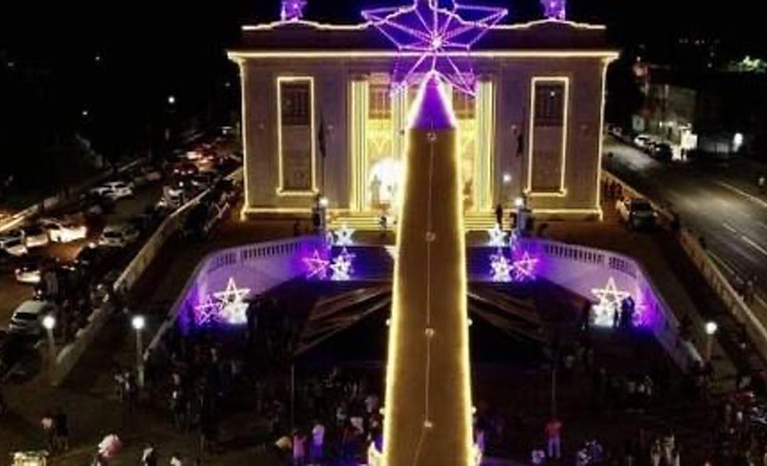 Por causa da chuva, governo adia para esta segunda inauguração da decoração natalina na frente do Palácio