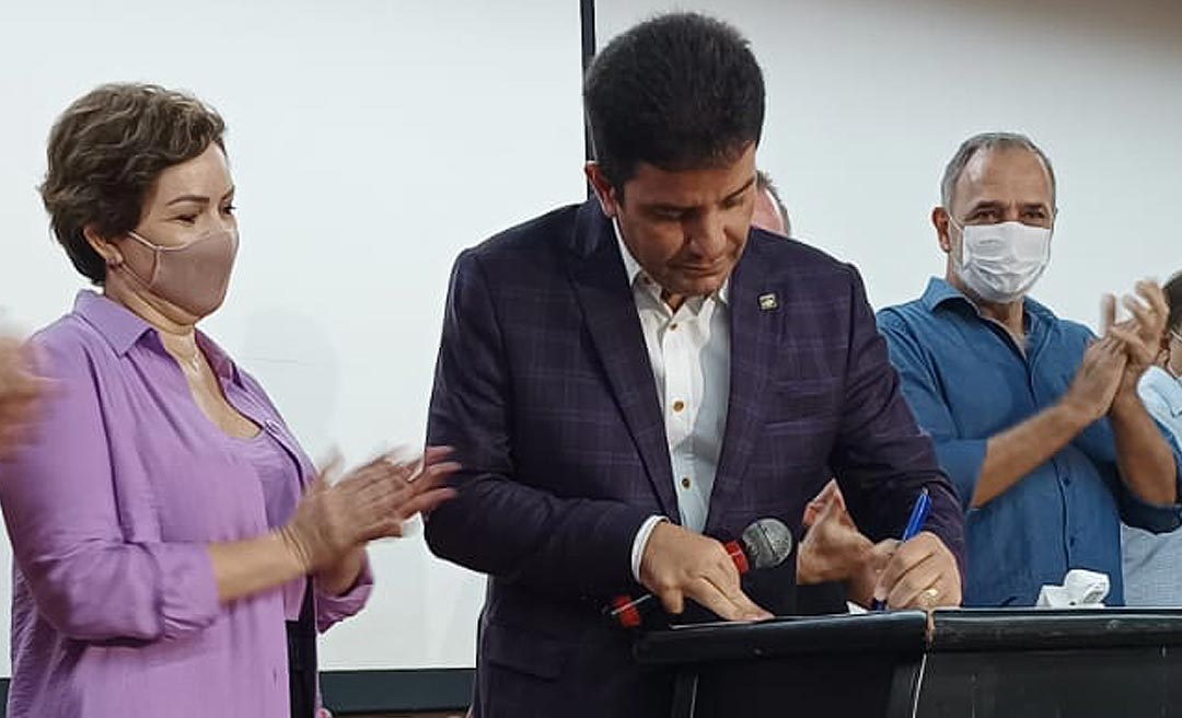 Gladson sanciona abono da Educação e garante pagamento na sexta