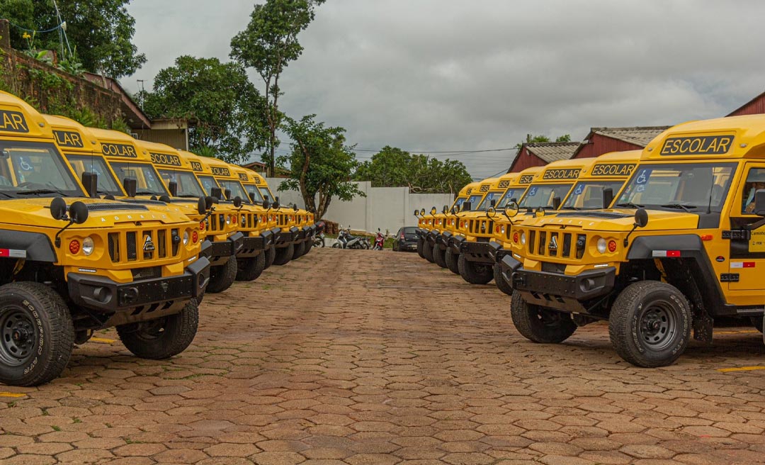 Educação apresenta frota de novos ônibus escolares para atender escolas rurais