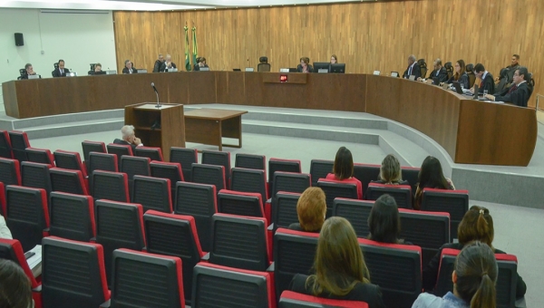 Justiça do Acre nega pedido de advogado que queria entrar em locais sem a apresentação da carteira de vacinação