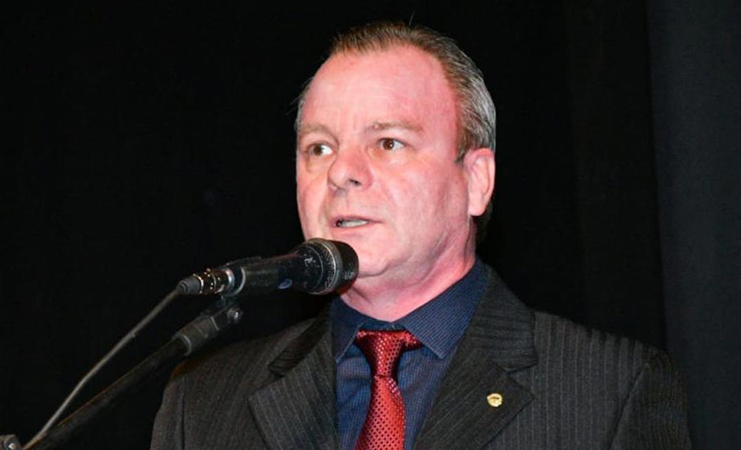 Pedro Longo e entidades de proteção dos animais entram com ação popular para evitar queima de fogos com barulho na capital